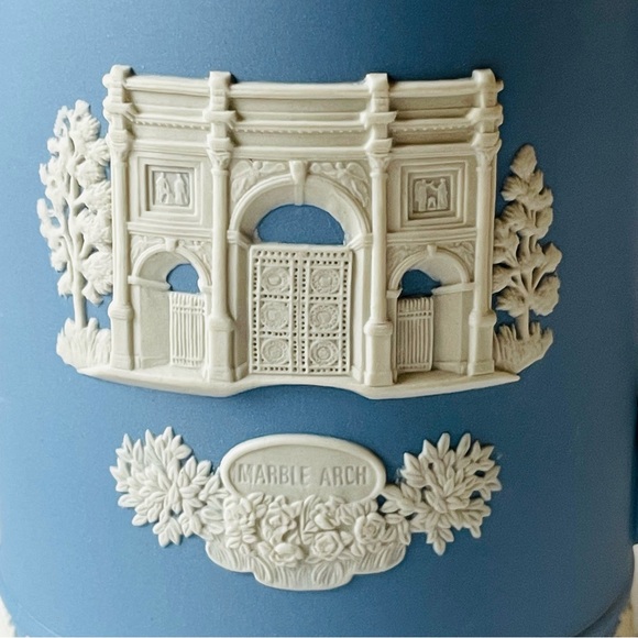 Vintage Wedgwood Jasperware 1981 Christmas Mug Marble Arch Limited Edition - Picture 2 of 11